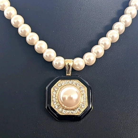 ERWIN PEARL Vintage Black Enamel Faux Pearl Rhinestone Pendant Choker Gold Tone - Picture 4 of 6
